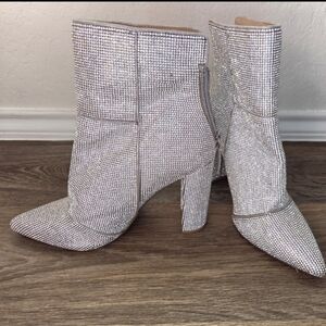 Steve Madden TRISTA -R booties SIZE 8